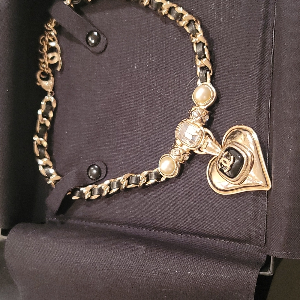 Chanel Metal Pearl Lambskin Crystal Necklace 21K